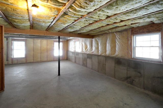 12 Hemlock Drive, Newton, NH 03858