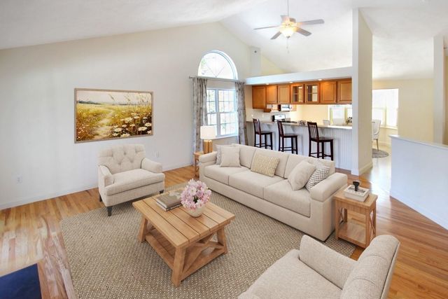 12 Hemlock Drive, Newton, NH 03858