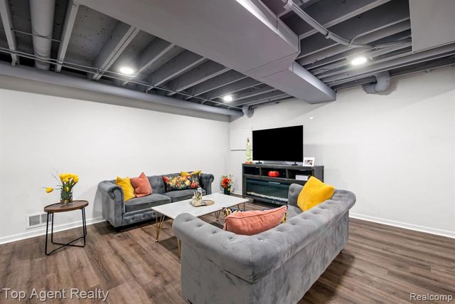 13359 Lillian Lane, Sterling Heights, MI 48313