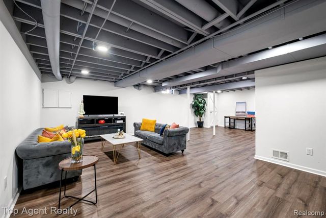 13359 Lillian Lane, Sterling Heights, MI 48313