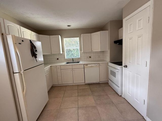 960 NE Key Drive, Jensen Beach, FL 34957