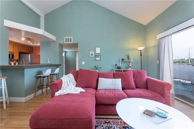 1100 Euclid Avenue 304, Long Beach, CA 90804