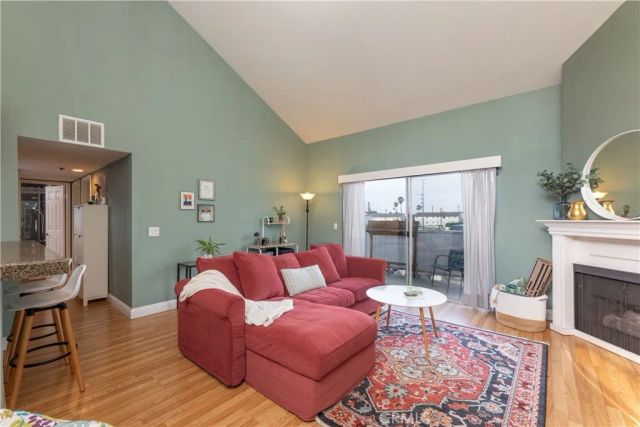 1100 Euclid Avenue 304, Long Beach, CA 90804