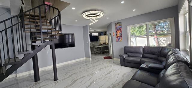 1888 NW 75th Way, Hollywood, FL 33024