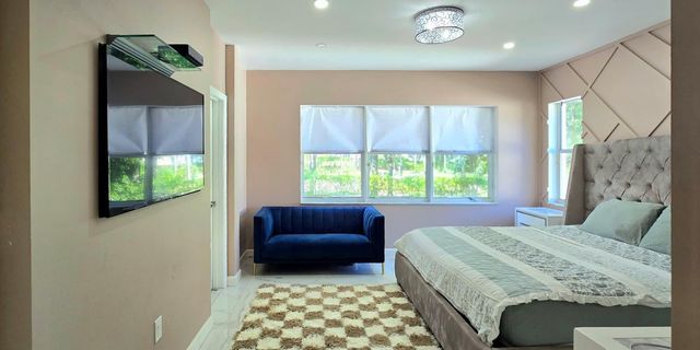 1888 NW 75th Way, Hollywood, FL 33024