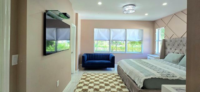 1888 NW 75th Way, Hollywood, FL 33024