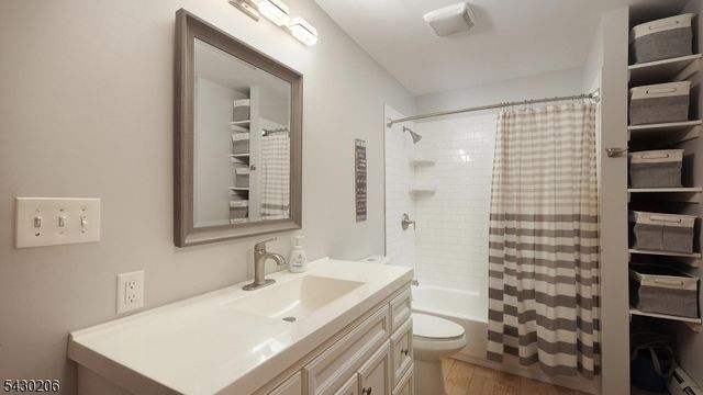 373 Lakeside Blvd, Hopatcong Boro, NJ 07843