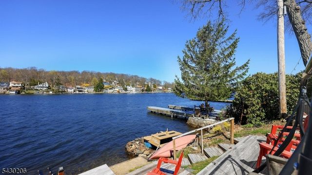 373 Lakeside Blvd, Hopatcong Boro, NJ 07843