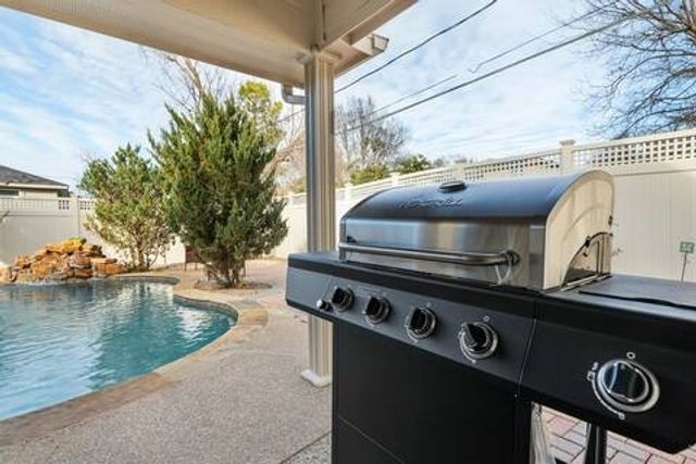 1918 Palace Drive, Grand Prairie, TX 75050