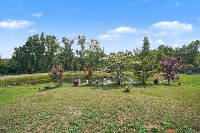 312 Avery Glenn Way, Fuquay Varina, NC 27526