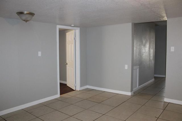 1712 Thompson Drive, Midwest City, OK 73110