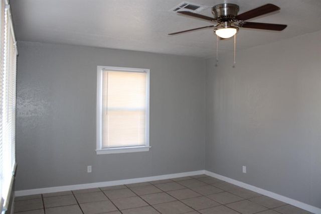 1712 Thompson Drive, Midwest City, OK 73110