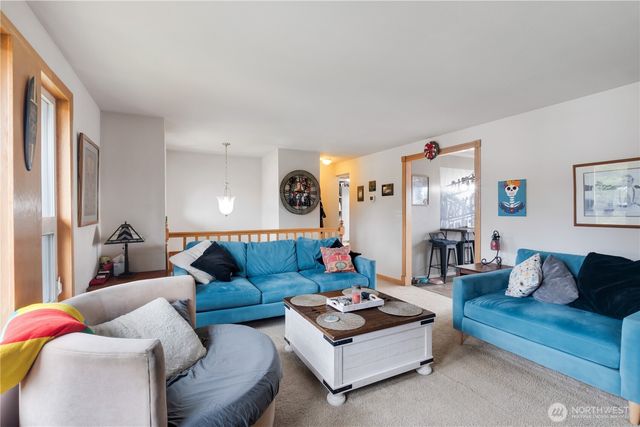 2825 E Crestline Drive, Bellingham, WA 98226