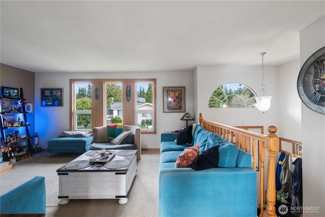 2825 E Crestline Drive, Bellingham, WA 98226