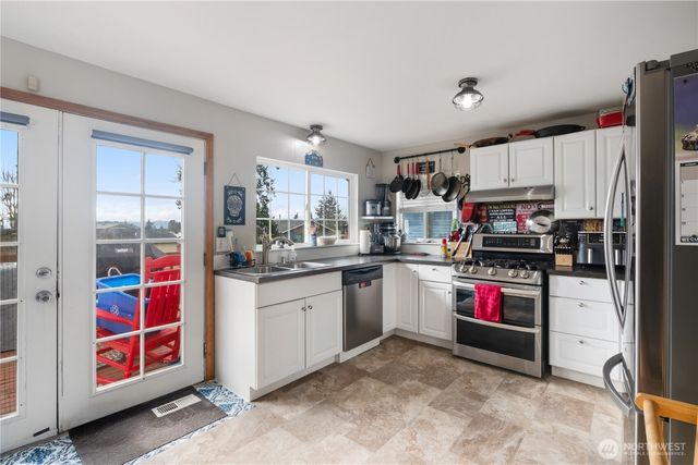 2825 E Crestline Drive, Bellingham, WA 98226