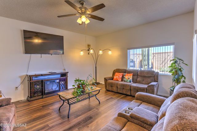 1435 W Calle Pueblo, Green Valley, AZ 85622