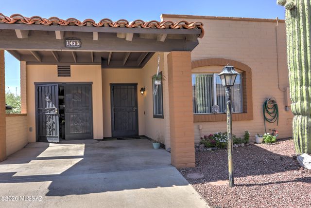1435 W Calle Pueblo, Green Valley, AZ 85622