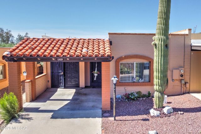 1435 W Calle Pueblo, Green Valley, AZ 85622