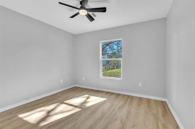 613 19th Avenue N, Texas City, TX 77590