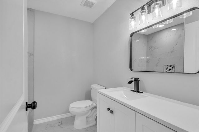 613 19th Avenue N, Texas City, TX 77590