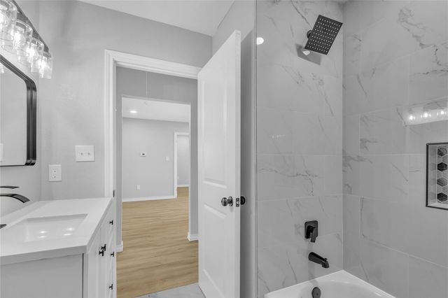 613 19th Avenue N, Texas City, TX 77590