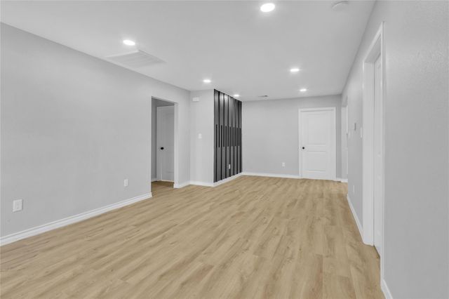 613 19th Avenue N, Texas City, TX 77590