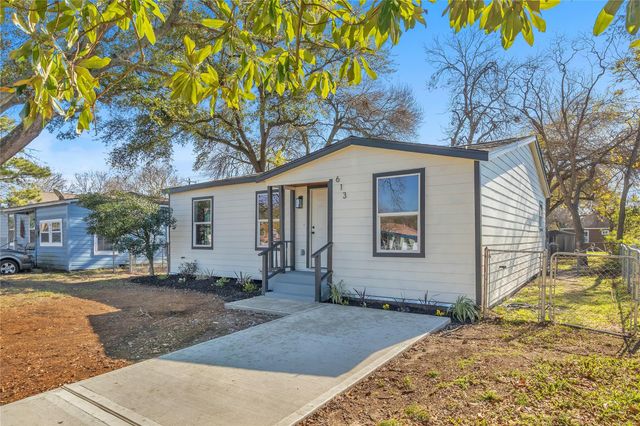 613 19th Avenue N, Texas City, TX 77590