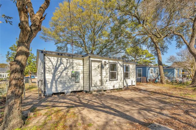 613 19th Avenue N, Texas City, TX 77590