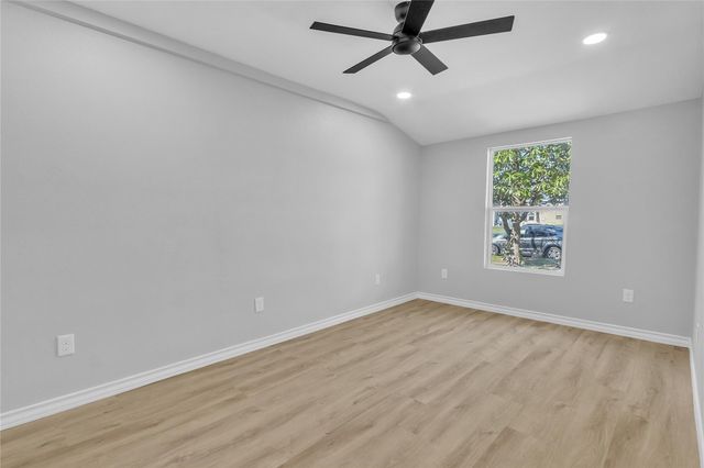 613 19th Avenue N, Texas City, TX 77590