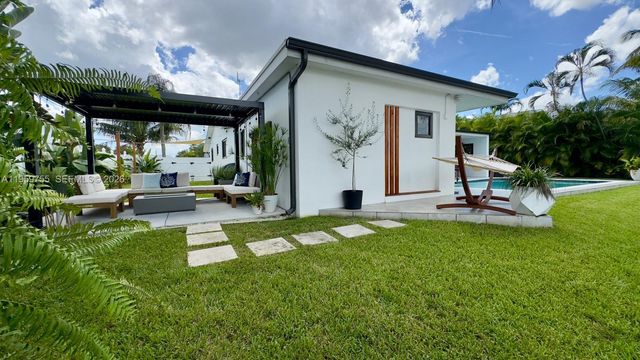 6705 Ficus Dr, Miramar, FL 33023