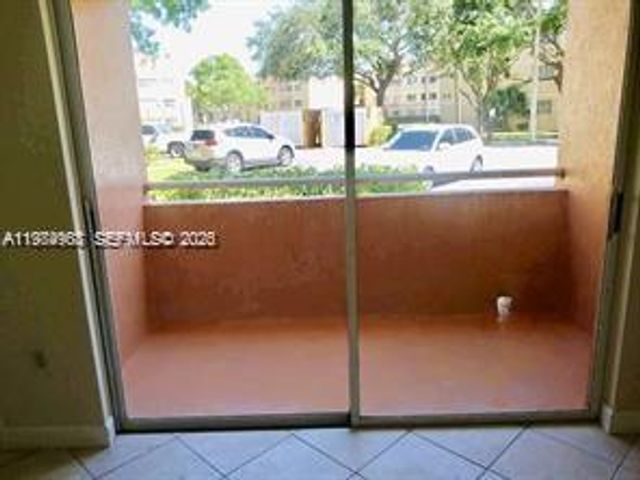 6045 NW 186th St 116, Hialeah, FL 33015
