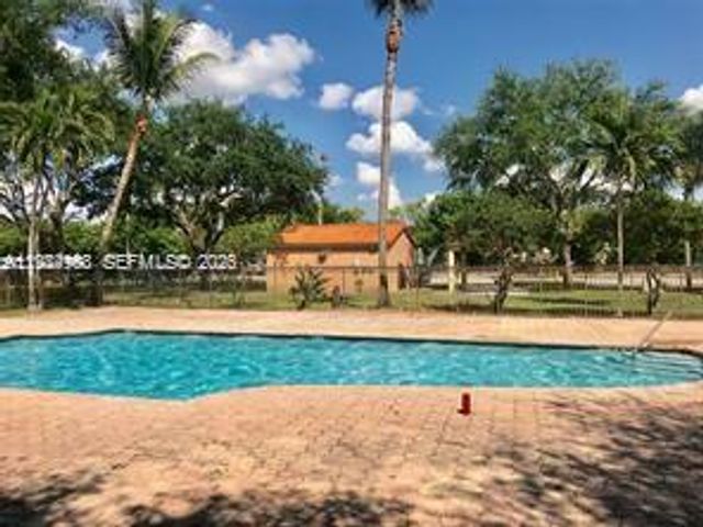 6045 NW 186th St 116, Hialeah, FL 33015