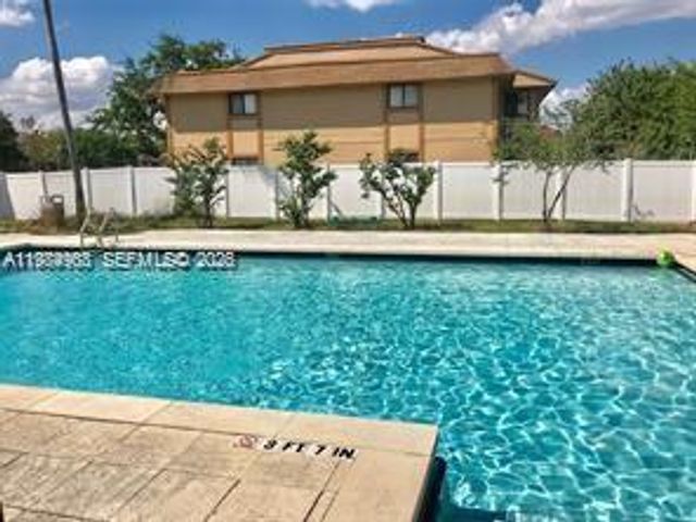 6045 NW 186th St 116, Hialeah, FL 33015