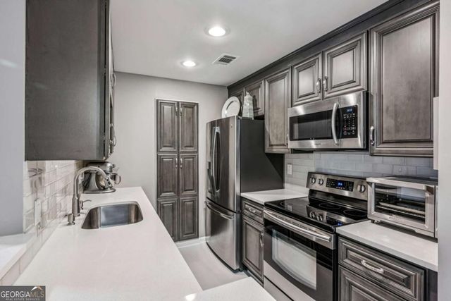 28206 Plantation Drive NE 206, Atlanta, GA 30324