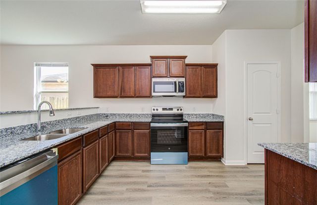 5004 Sycamore Lane, Brookshire, TX 77423