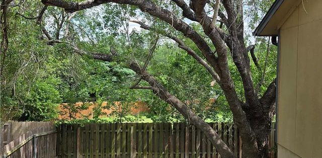 375 Fantail LOOP B, Austin, TX 78734