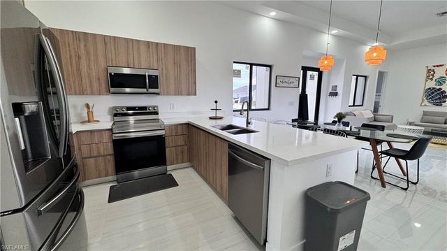 1709 NE 41st ST, Cape Coral, FL 33909