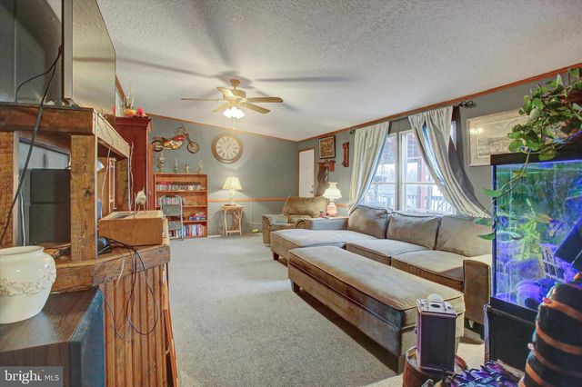 156 LINDA DR, New Oxford, PA 17350