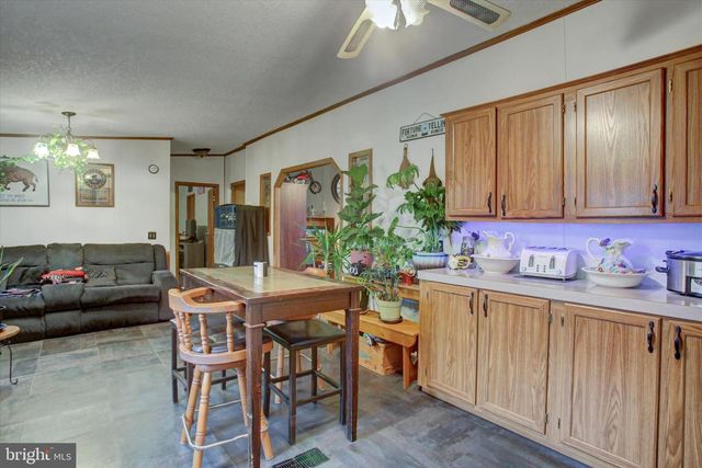 156 LINDA DR, New Oxford, PA 17350