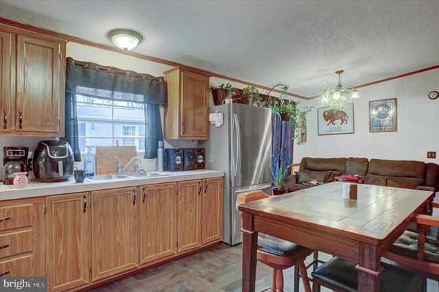 156 LINDA DR, New Oxford, PA 17350