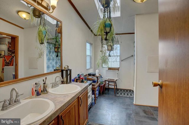 156 LINDA DR, New Oxford, PA 17350