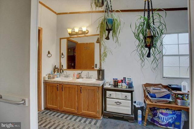 156 LINDA DR, New Oxford, PA 17350