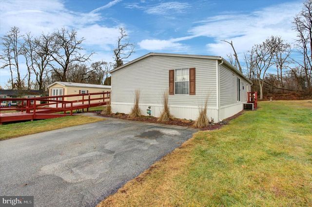 156 LINDA DR, New Oxford, PA 17350