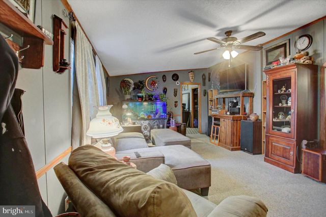 156 LINDA DR, New Oxford, PA 17350