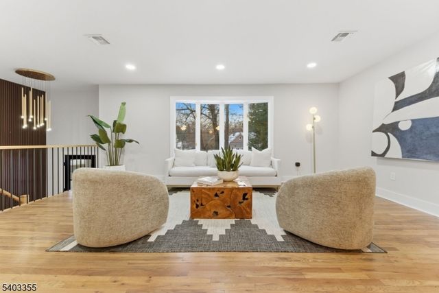 1231 Sunnyfield Ln, Scotch Plains Twp., NJ 07076