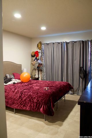 5930 Fairmeade St, San Antonio, TX 78242