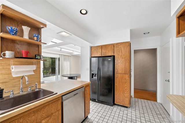 24 Allen Road, Rockville Centre, NY 11570