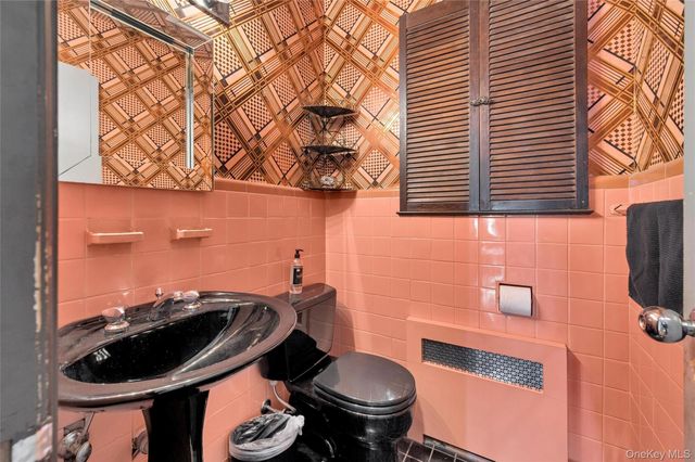 24 Allen Road, Rockville Centre, NY 11570