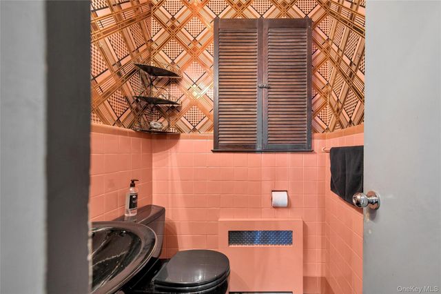 24 Allen Road, Rockville Centre, NY 11570