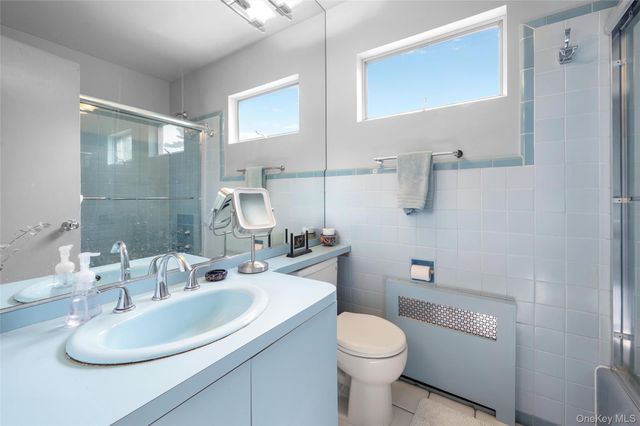 24 Allen Road, Rockville Centre, NY 11570